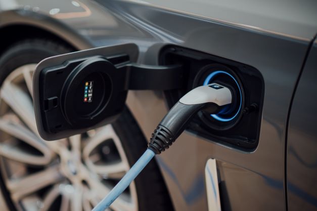 Macchine elettriche? La soluzione per risparmiare energia è l’utilizzo semi pubblico dei wallbox