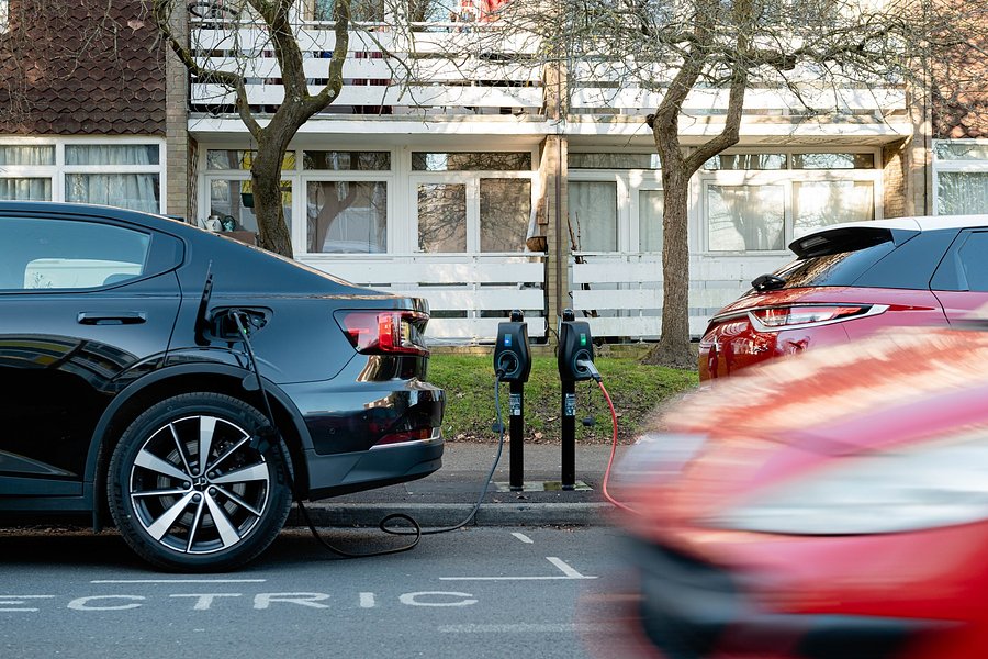 Dkv Mobility stringe una partnership con Connected Kerb