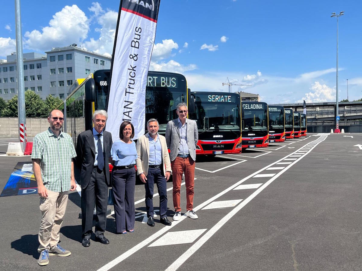 Sette nuovi autobus a metano mild-hybrid entrano nella flotta aziendale Atb