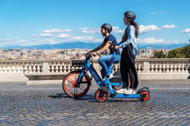 Dott ha raddoppiato utenti e utilizzi di bici e monopattini in sharing nel 2022