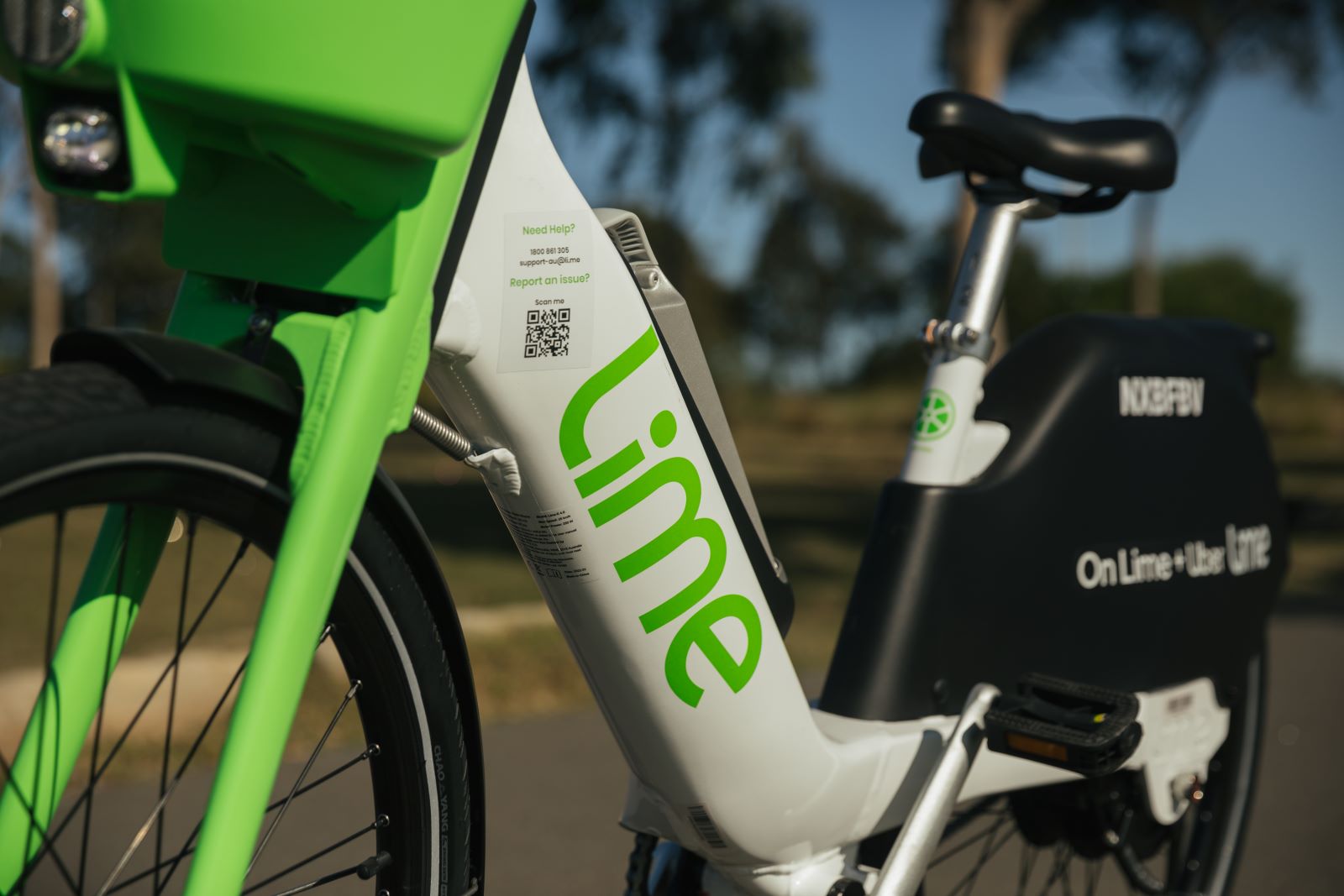 Lime lancia a Milano 2000 nuove bici elettriche con batteria intercambiabile e trasmissione automatica a due velocità