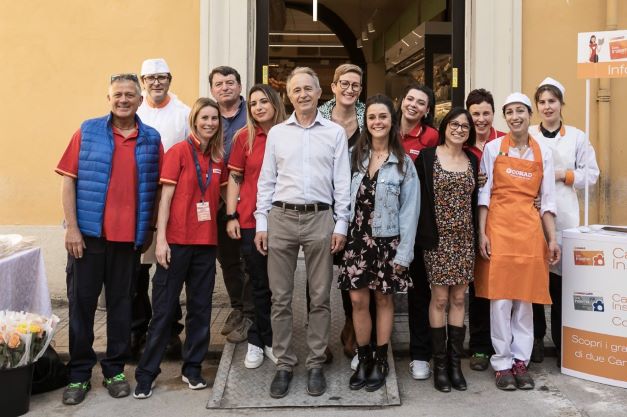 A Lucca riapre ampliato il Conad City di Piazza del Carmine con un’offerta ancora più completa, che valorizza le eccellenze locali