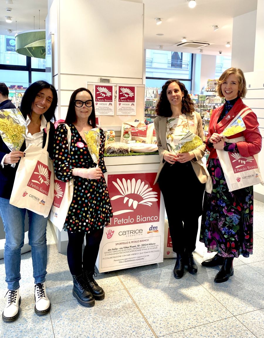Presentato a Milano "Il Petalo Bianco", il progetto contro la violenza sulle donne