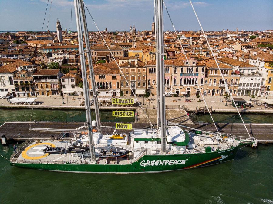 Greenpeace: crisi climatica, inondazioni e inquinamento sono le principali paure degli italiani per la vita sulla terra
