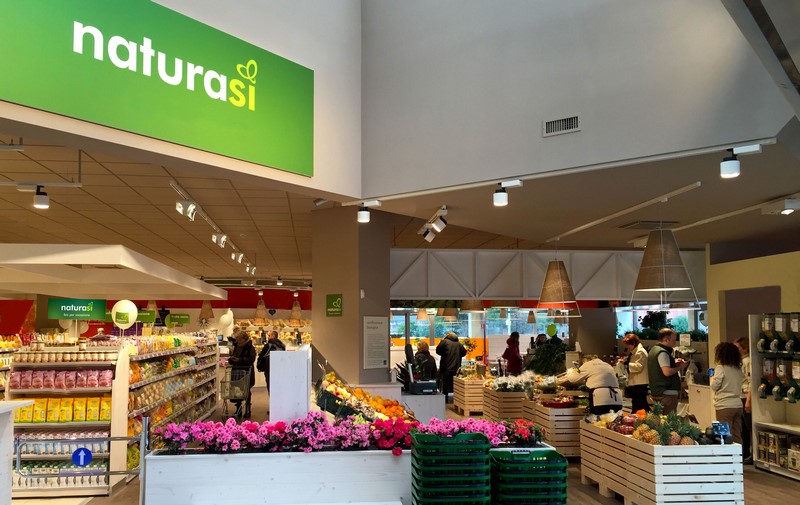 Noplà e NaturaSì insieme contro la plastica monouso