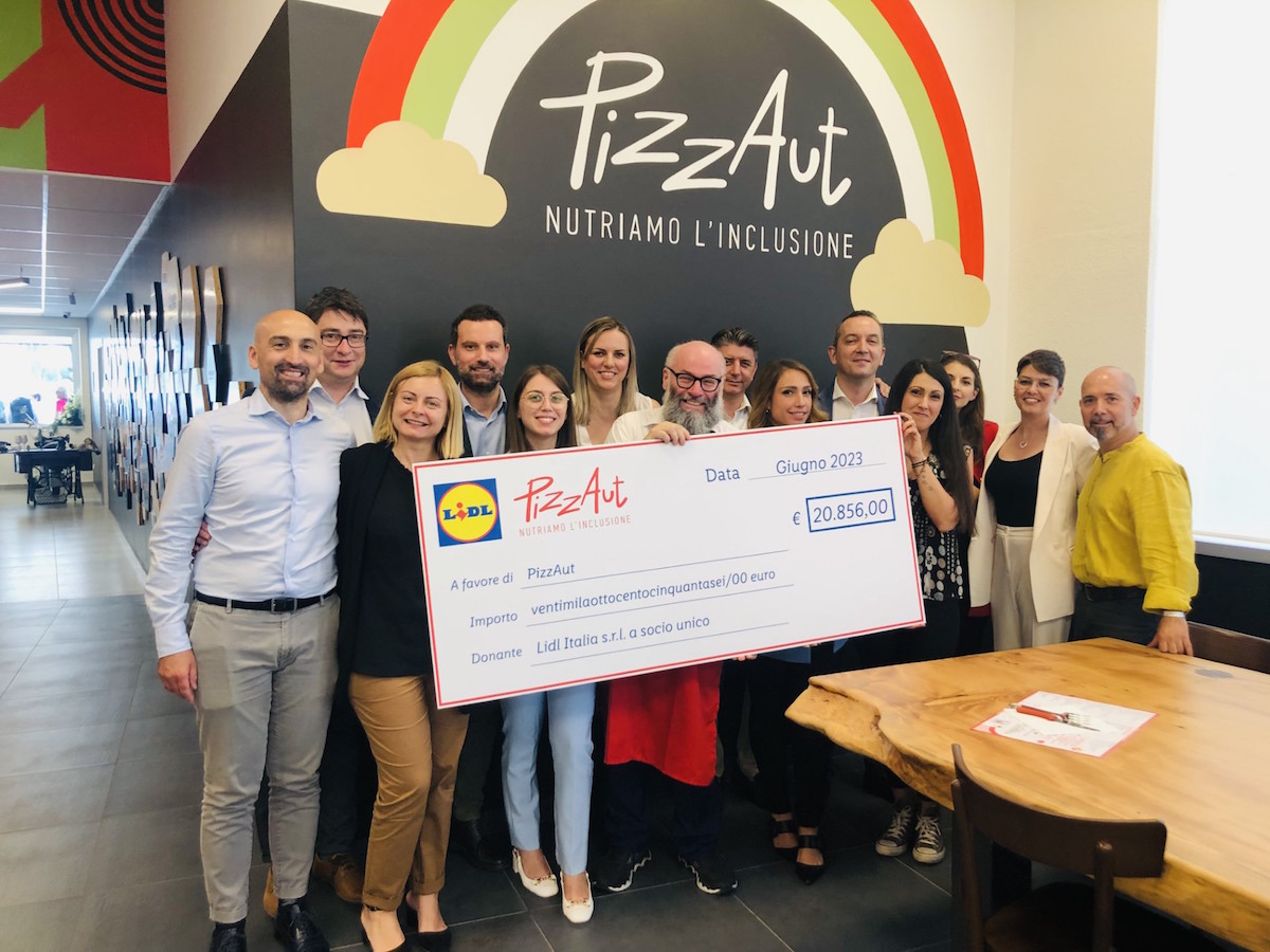 Lidl per l'inclusione lavorativa: donati oltre € 20.000 a PizzAut