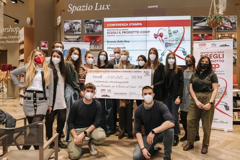 Nova Coop dona oltre 130 mila euro alla Fondazione piemontese per la ricerca sul cancro