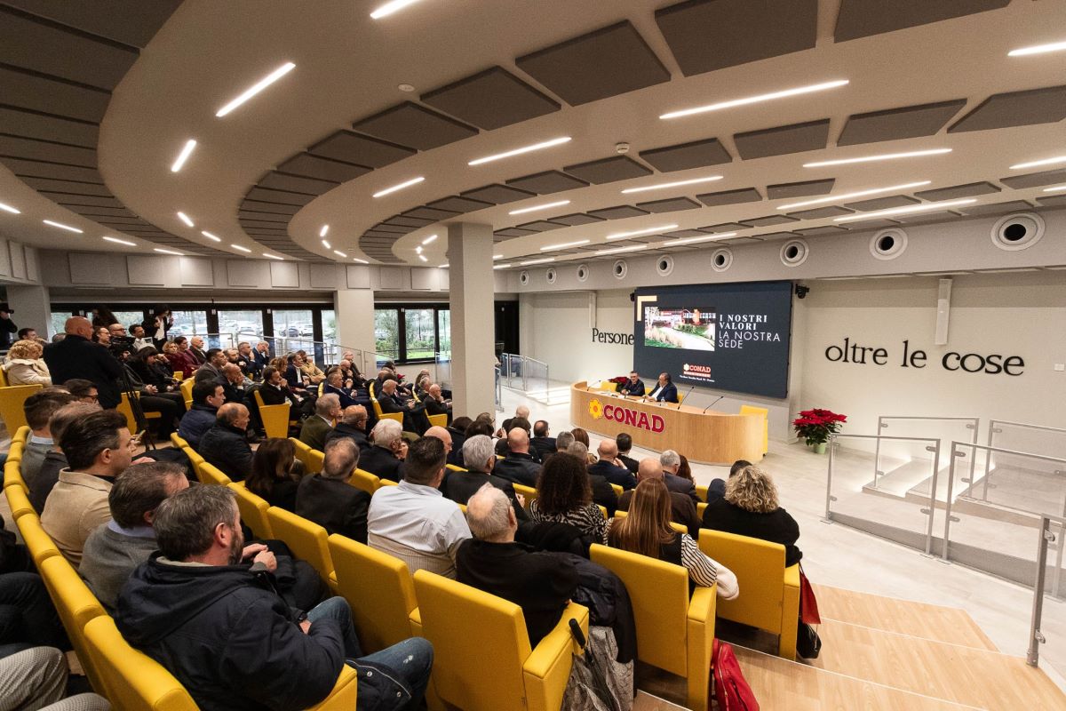 Centralità delle persone, sostenibilità, innovazione e crescita si intrecciano nell’ampliata sede di Conad Nord Ovest di Pistoia