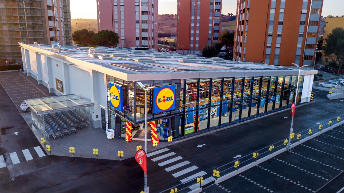 Le arance rosse per la ricerca di Fondazione Airc tornano sugli scaffali di Lidl