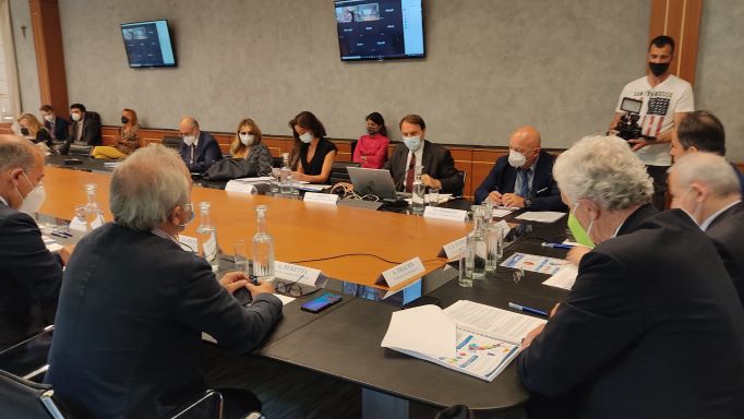 Buoni pasto, le imprese unite: “il ministro Franco intervenga”