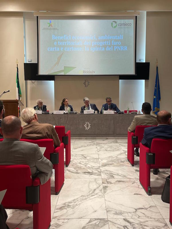 Pnrr: 128 milioni di euro per la filiera di carta e cartone