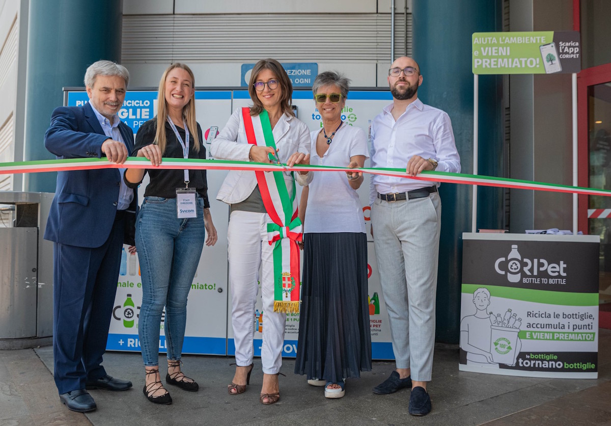 L'Ipermercato Emisfero ricicla le bottiglie in Pet con Coripet